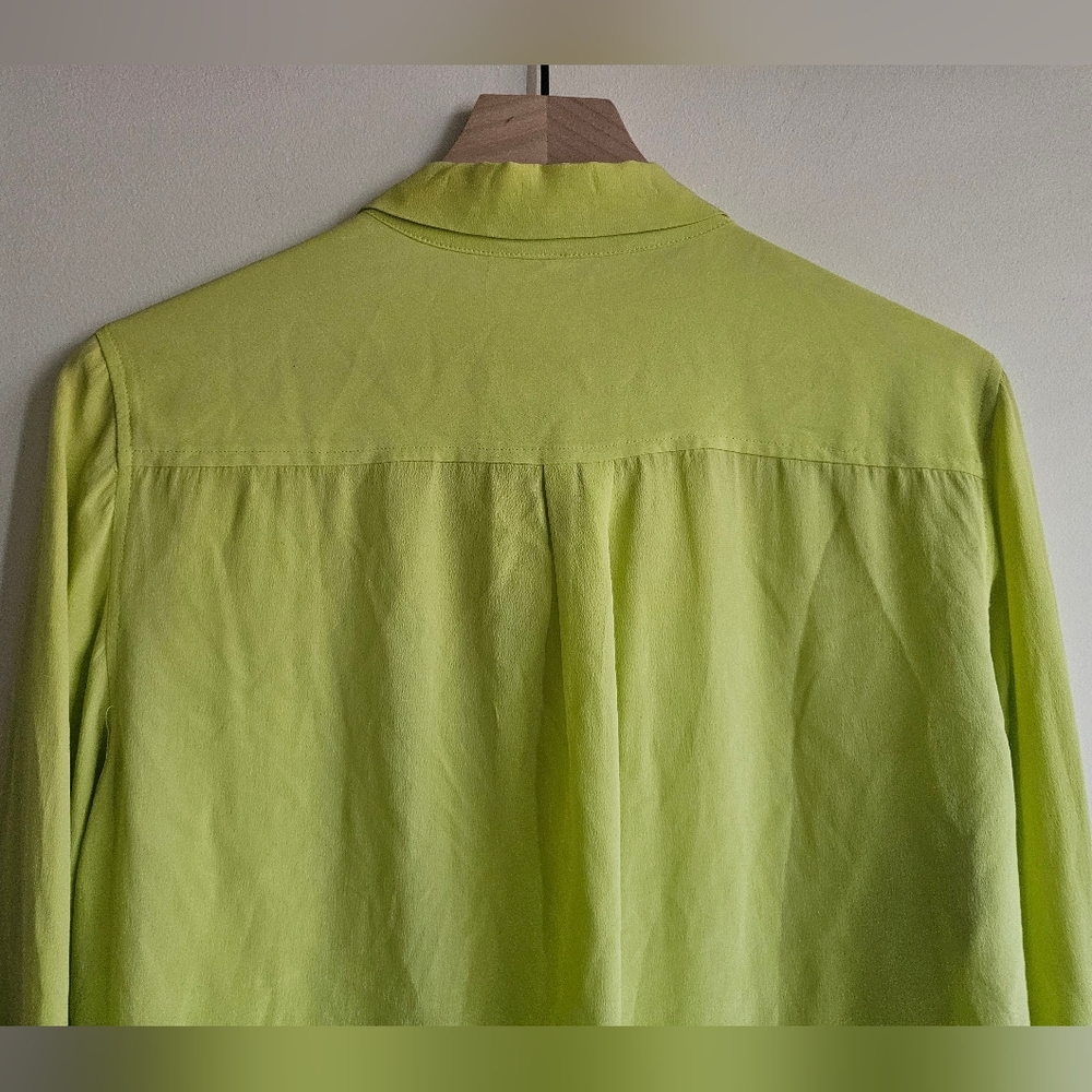 100% Silk Luxurious Chartreuse Green Button Up Blouse Turo Vince Camuto L - Picture 7 of 8